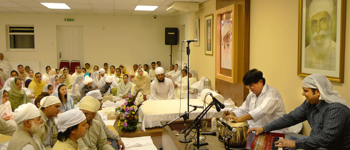 Pdt Puran Maharaj performs tabla evening